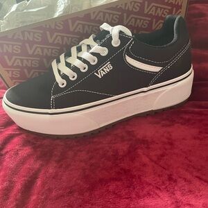 Vans Seldan Platform size 7.5 NEW